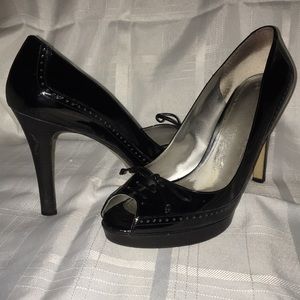 Gorgeous peep-toe platform patent leather heels